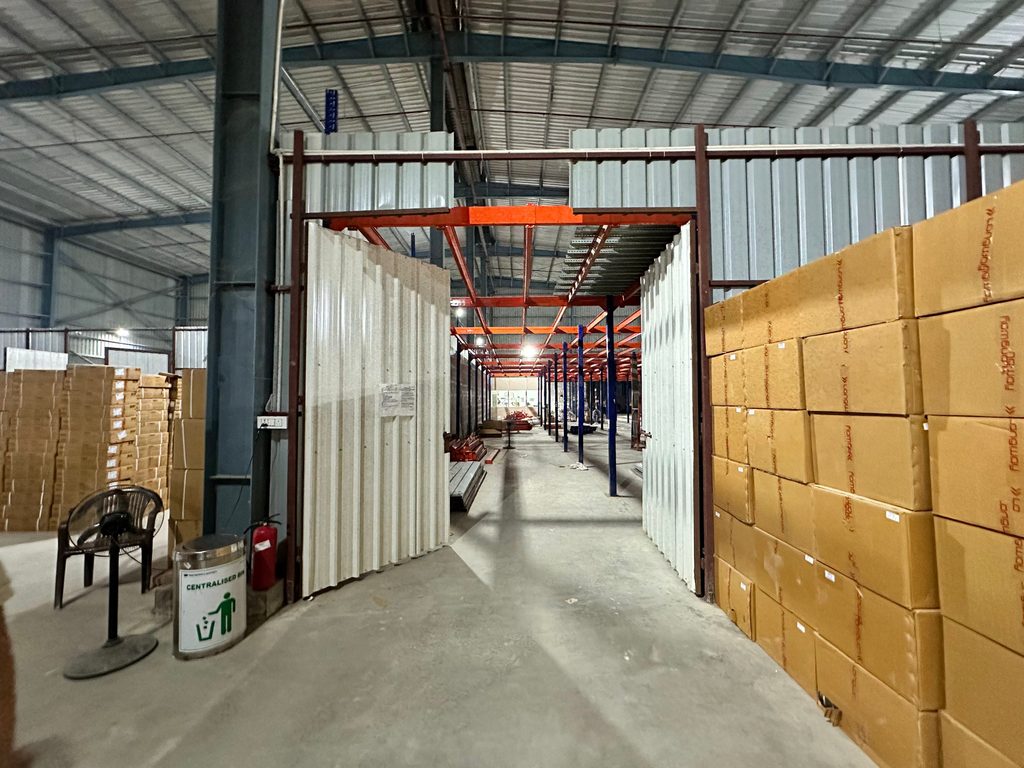 RFID testing at electronics warehouse gate showing candidate location for fixed readers